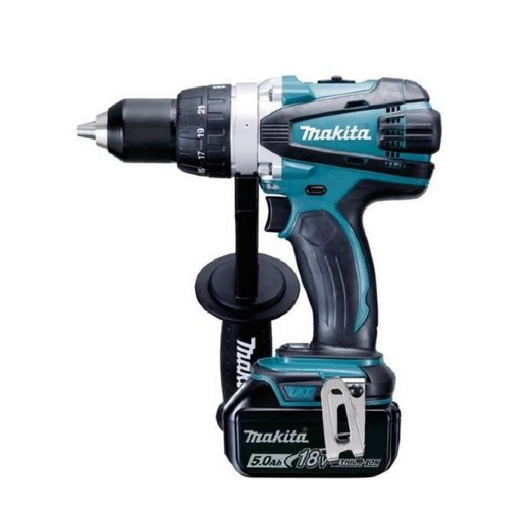 Un trapano a batteria Makita blu petrolio e nero con impugnatura laterale.