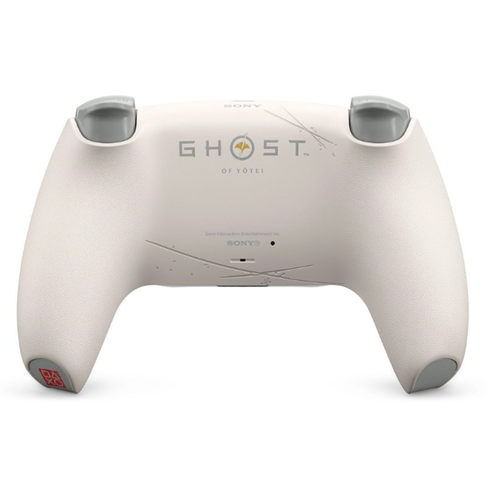 Biały kontroler PlayStation z napisem "Ghost of Yōtei" i szarymi detalami.