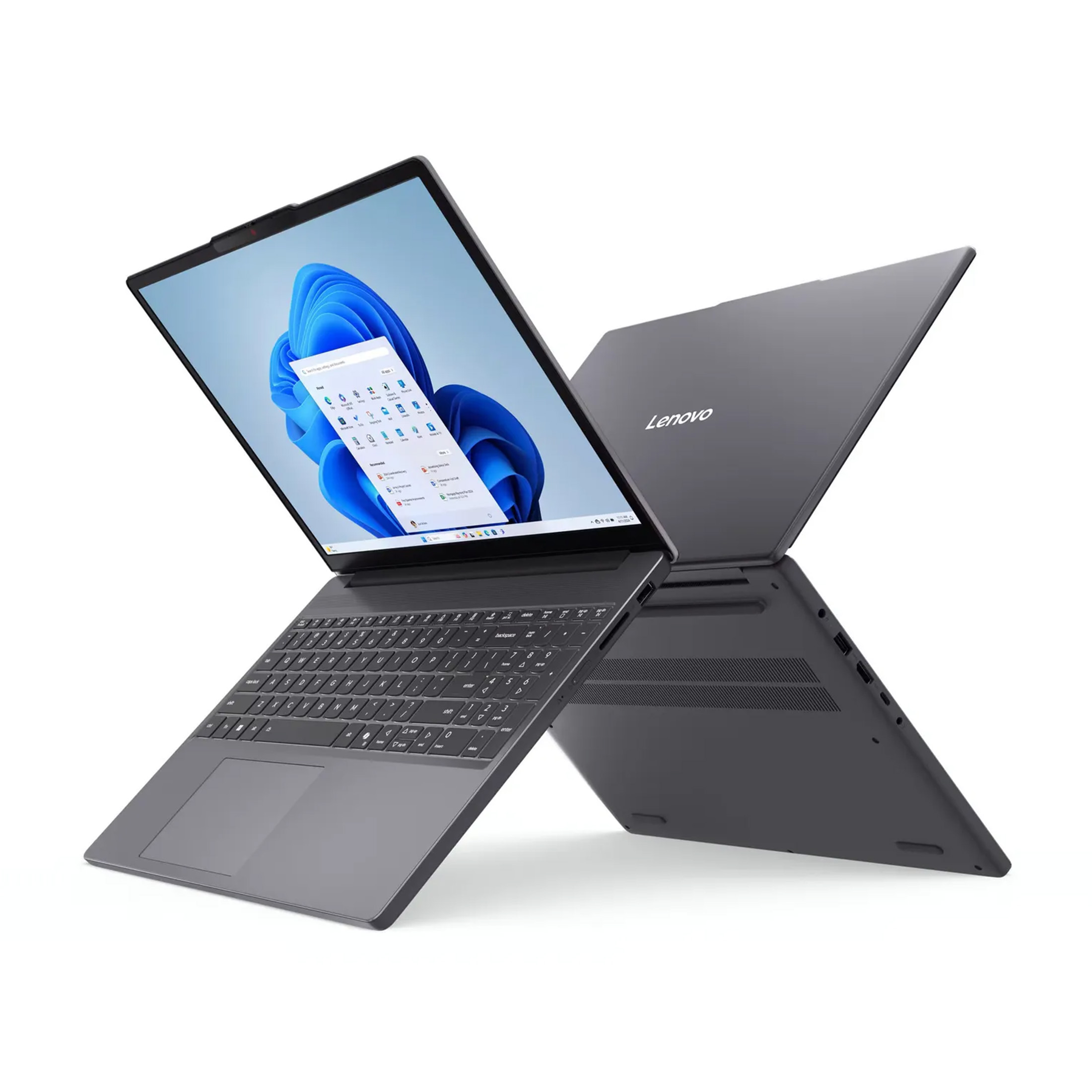 Un laptop Lenovo grigio con schermo e tastiera aperti, su sfondo bianco.