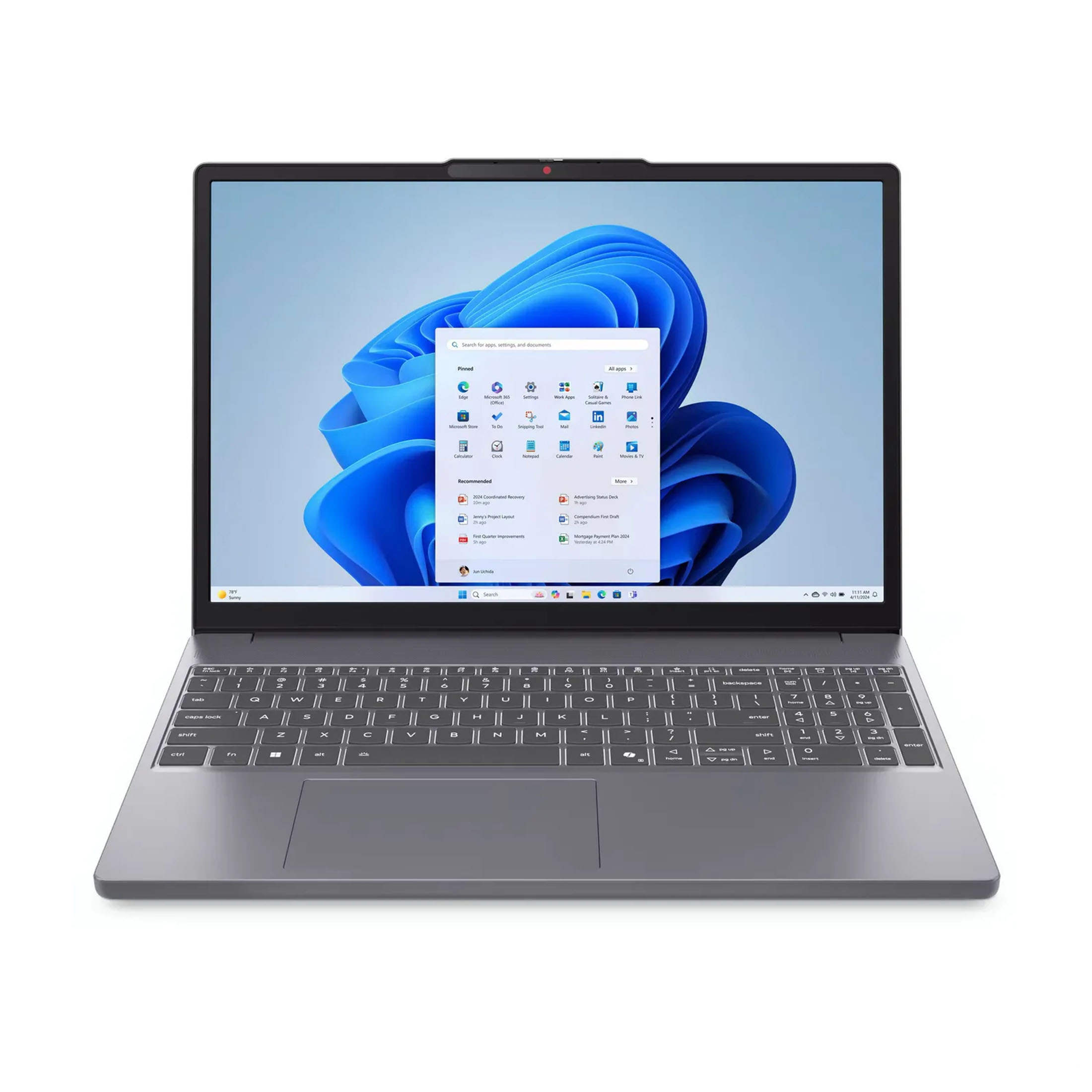 Ein grauer Laptop mit Windows 11 Startmenü geöffnet. Nahaufnahme.
