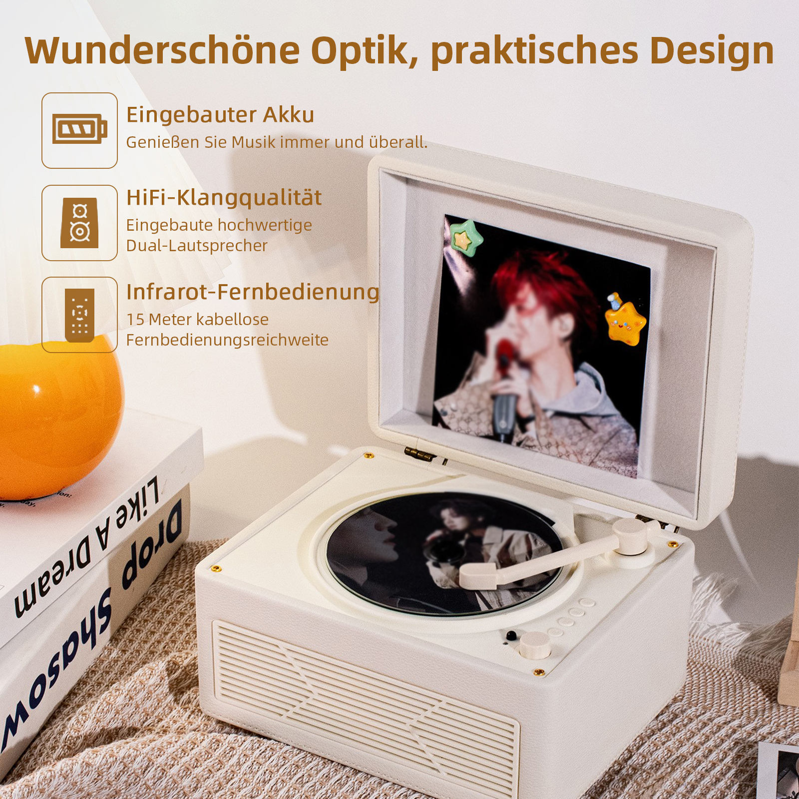 Ein weißer Plattenspieler mit aufgestelltem Deckel, der ein Foto zeigt. Links sind drei Icons mit Text.