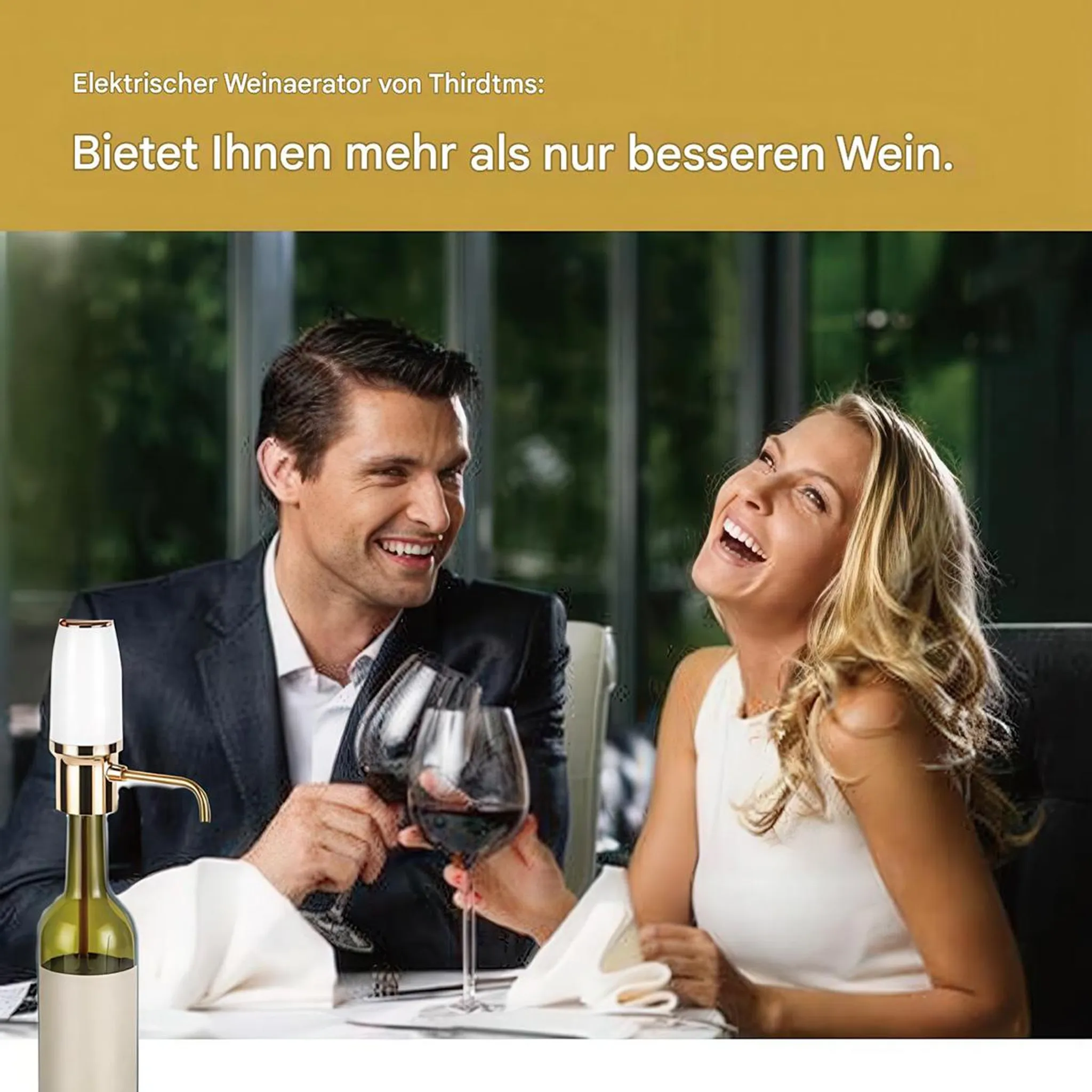 Ein Paar lacht und trinkt Wein, neben einer Weinflasche mit einem elektrischen Ausgießer.
