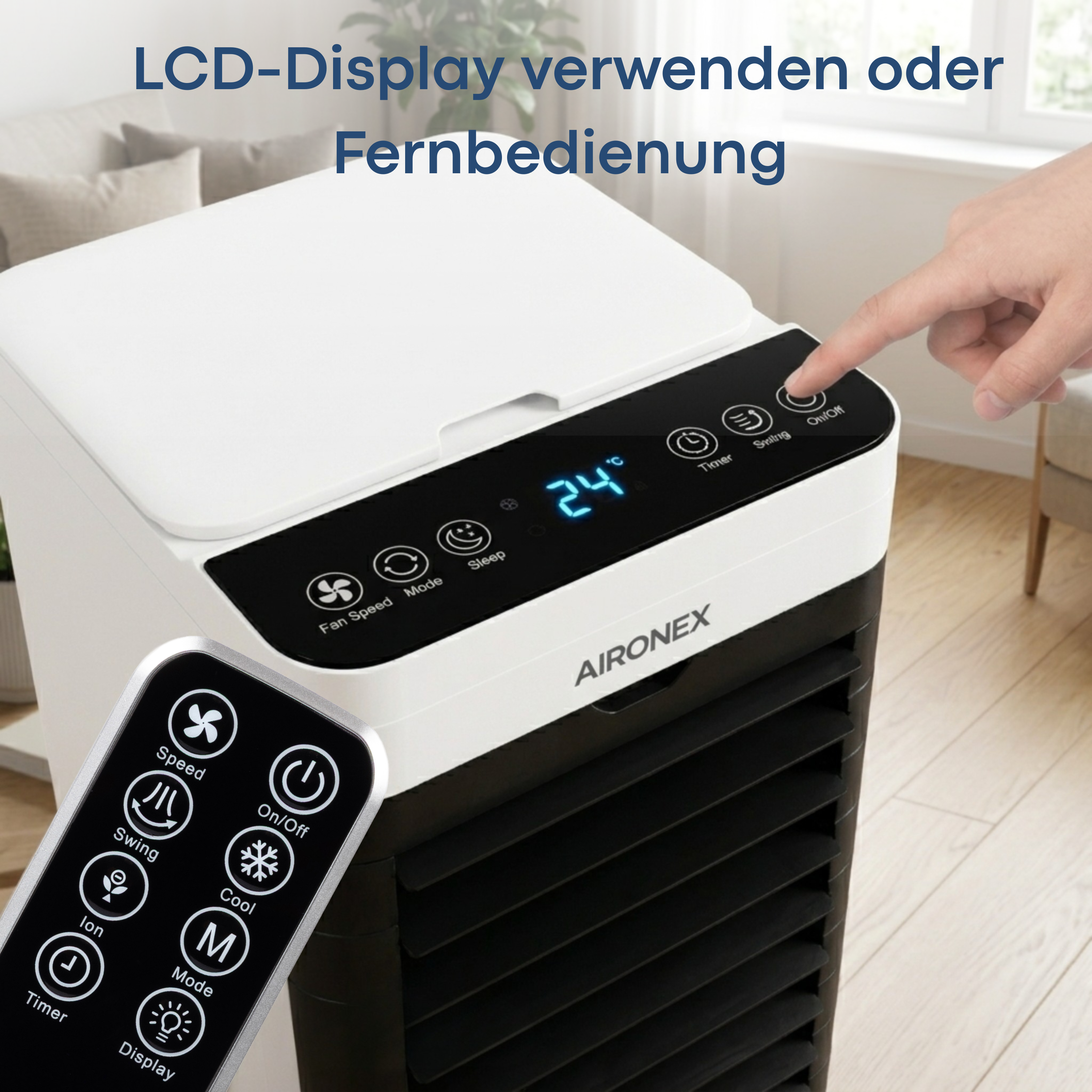 Eine Hand drückt die Ein/Aus-Taste auf der Fernbedienung eines Luftkühlers.