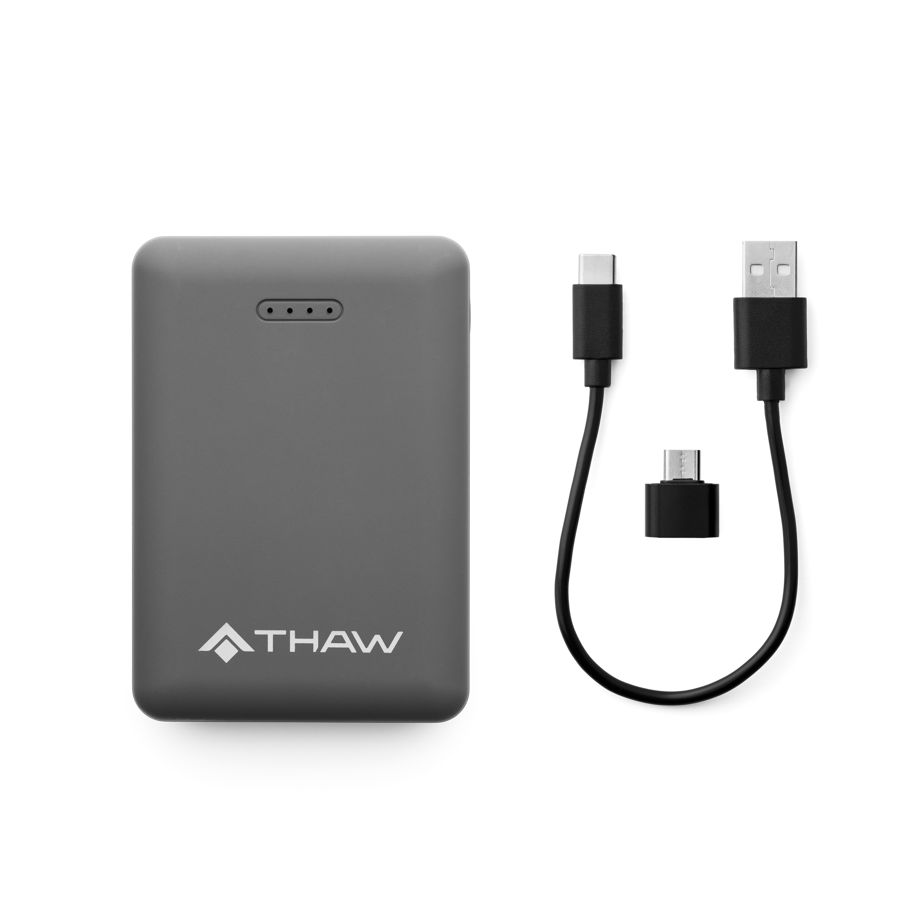 Grauer Powerbank mit THAW-Logo und Ladekabeln, schwarze Kabel mit USB- und USB-C-Anschlüssen.