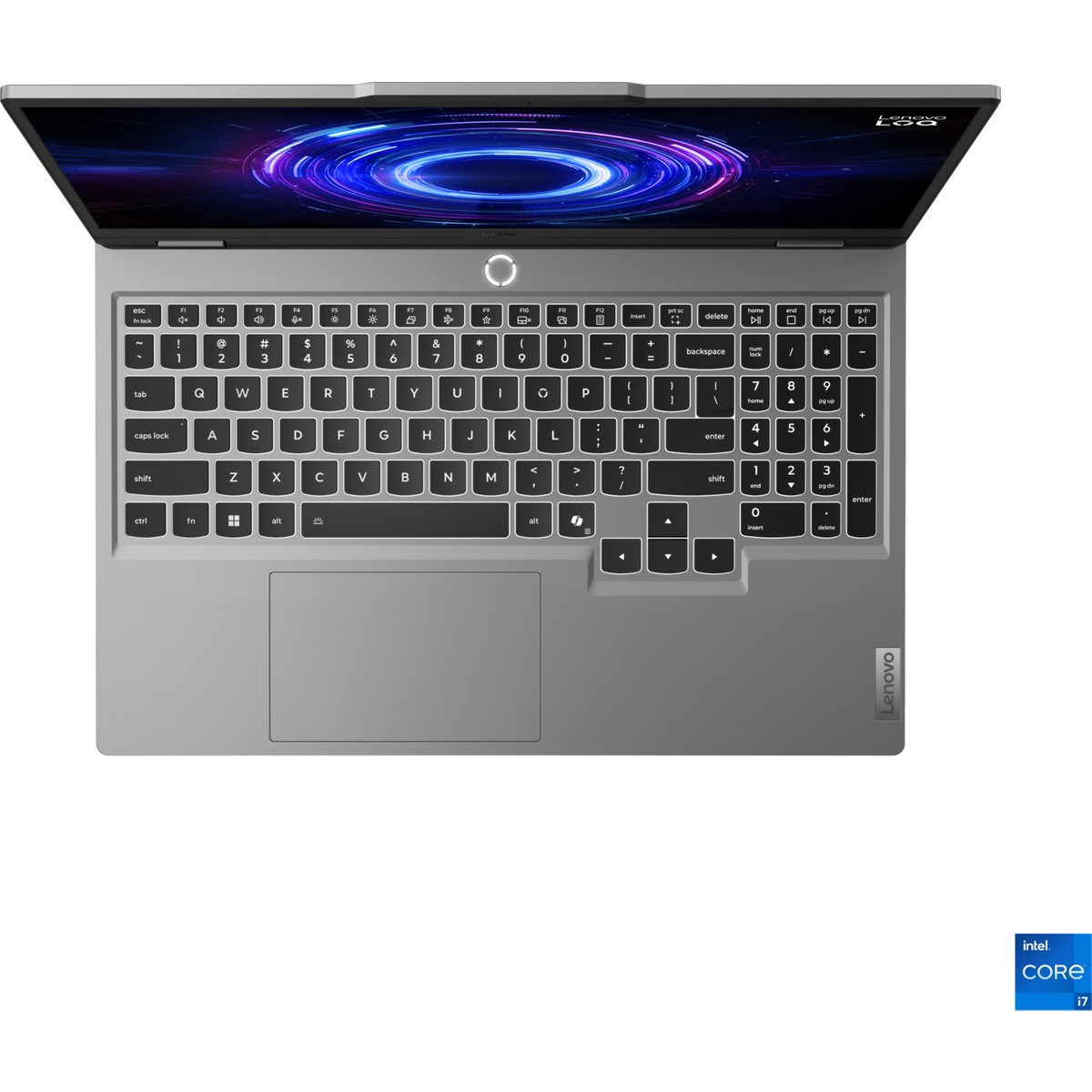 Arkadan aydınlatmalı klavye ekranı ve Intel Core i7 logosu bulunan açık gümüş Lenovo dizüstü bilgisayar.