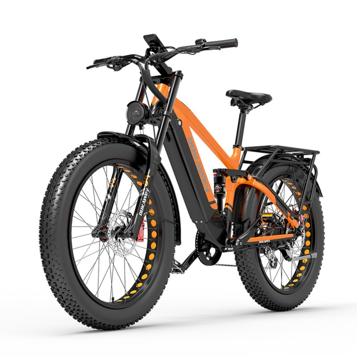 Pomarańczowo-czarny rower elektryczny typu fat bike z przednim zawieszeniem i bagażnikiem.