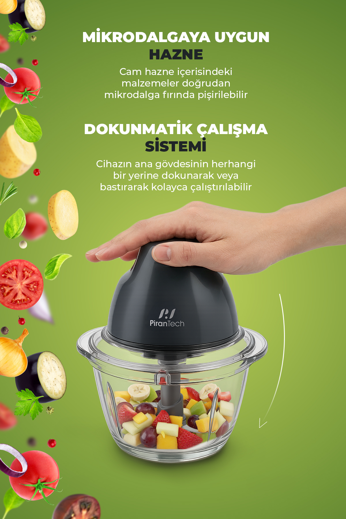 Bir el, meyve dolu cam doğrayıcının koyu gri kapağına bastırıyor.