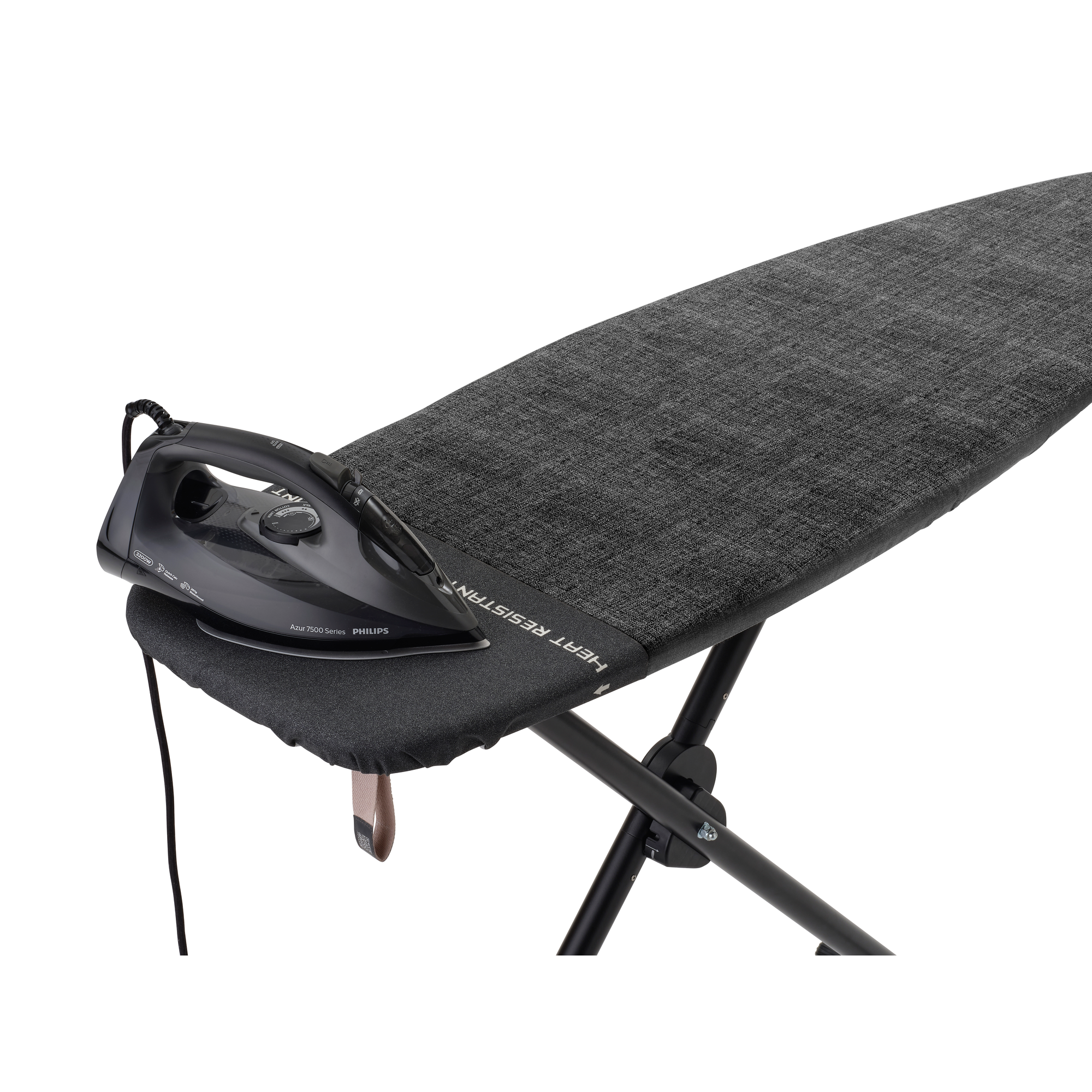 Een zwart Philips Azur 7500-serie strijkijzer rust op een donkergrijs strijkplank.
