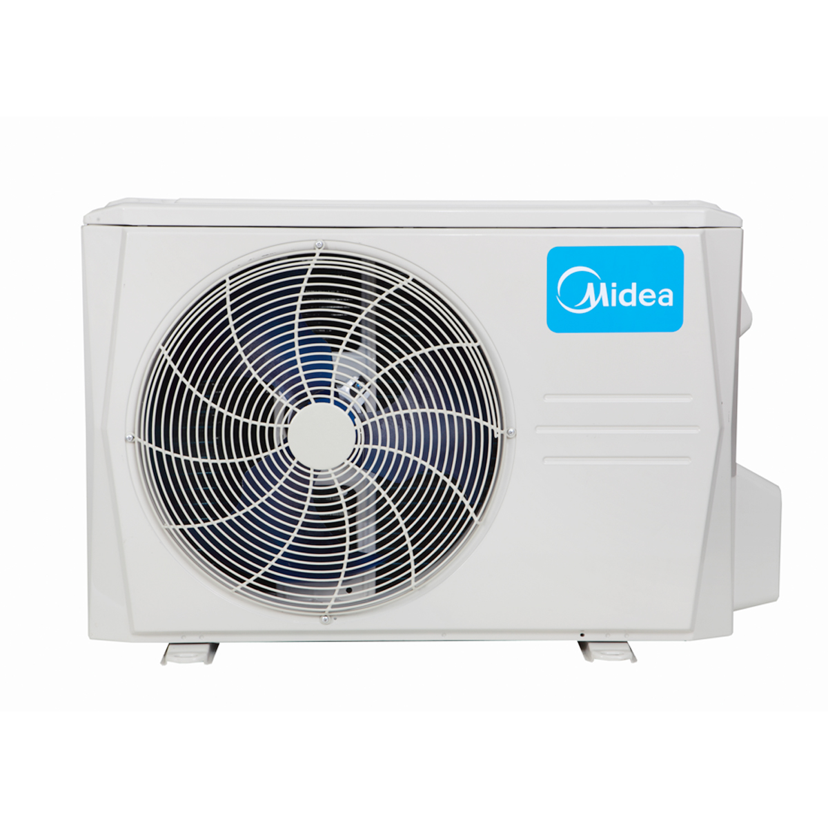 Una unidad exterior de aire acondicionado Midea blanca con una gran rejilla de ventilador.