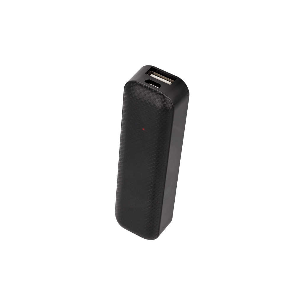Czarny power bank z dwoma portami USB i czerwoną diodą LED.