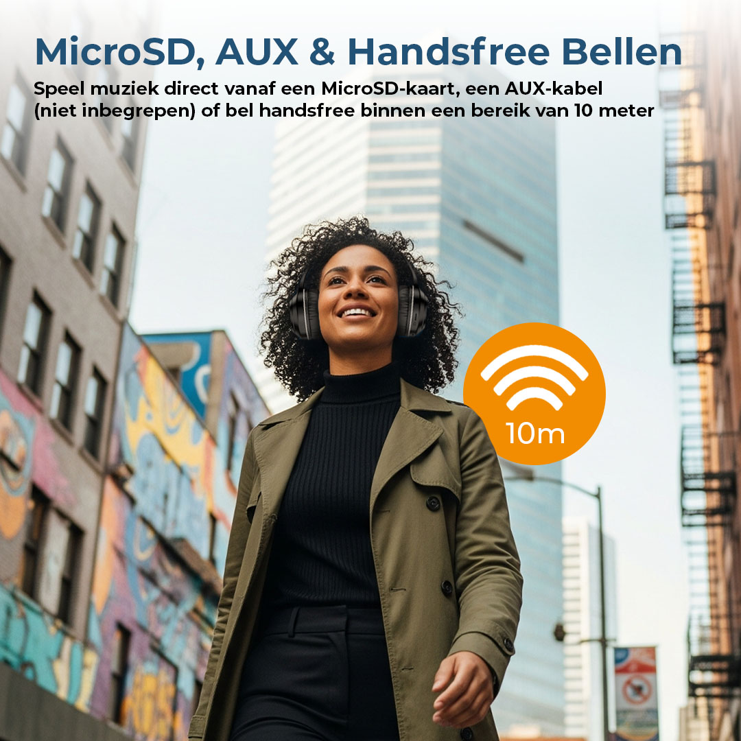 Femme avec casque marche en ville; symbole de portée de 10m.