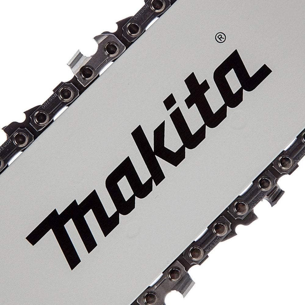 Prowadnica piły łańcuchowej z czarnym logo Makita i ostrymi metalowymi ogniwami łańcucha.