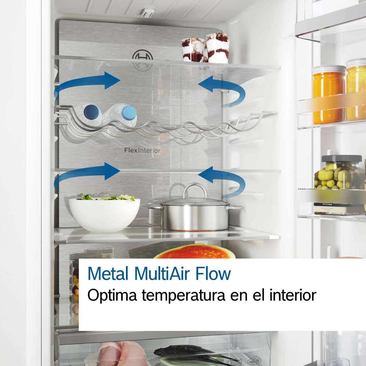 Interno di un frigorifero con cibo e frecce di flusso d'aria.
