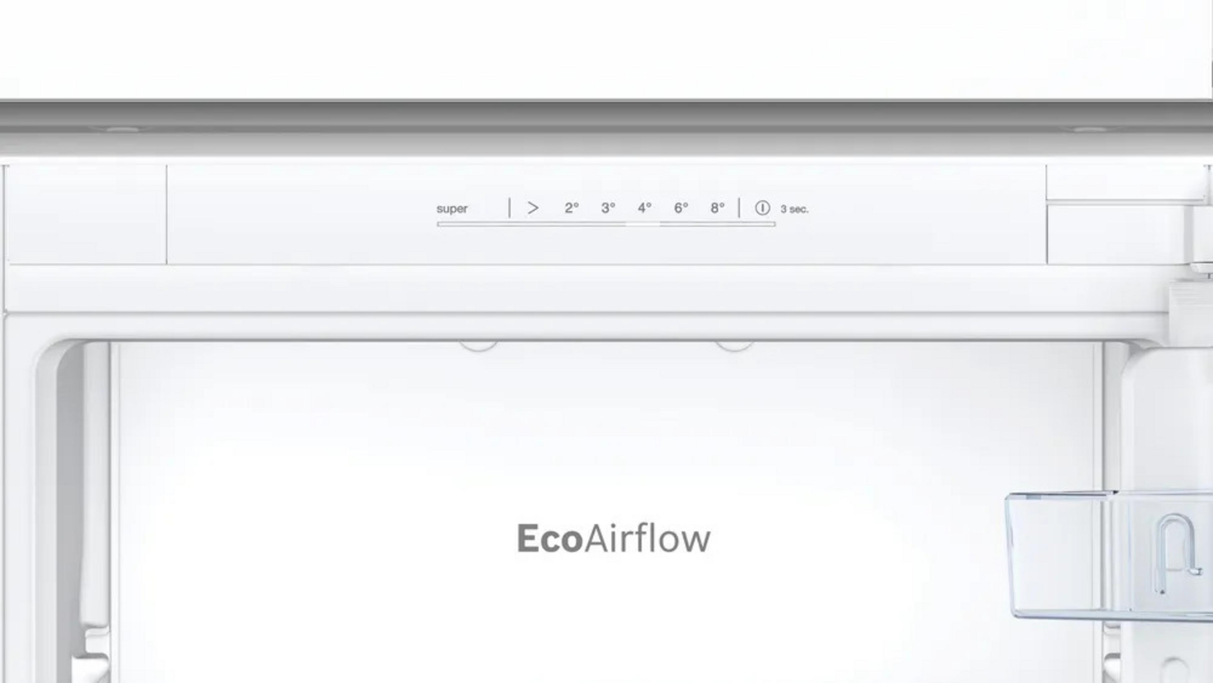 Detailansicht eines Kühlschranks mit Temperaturregler und "EcoAirflow"-Aufschrift.