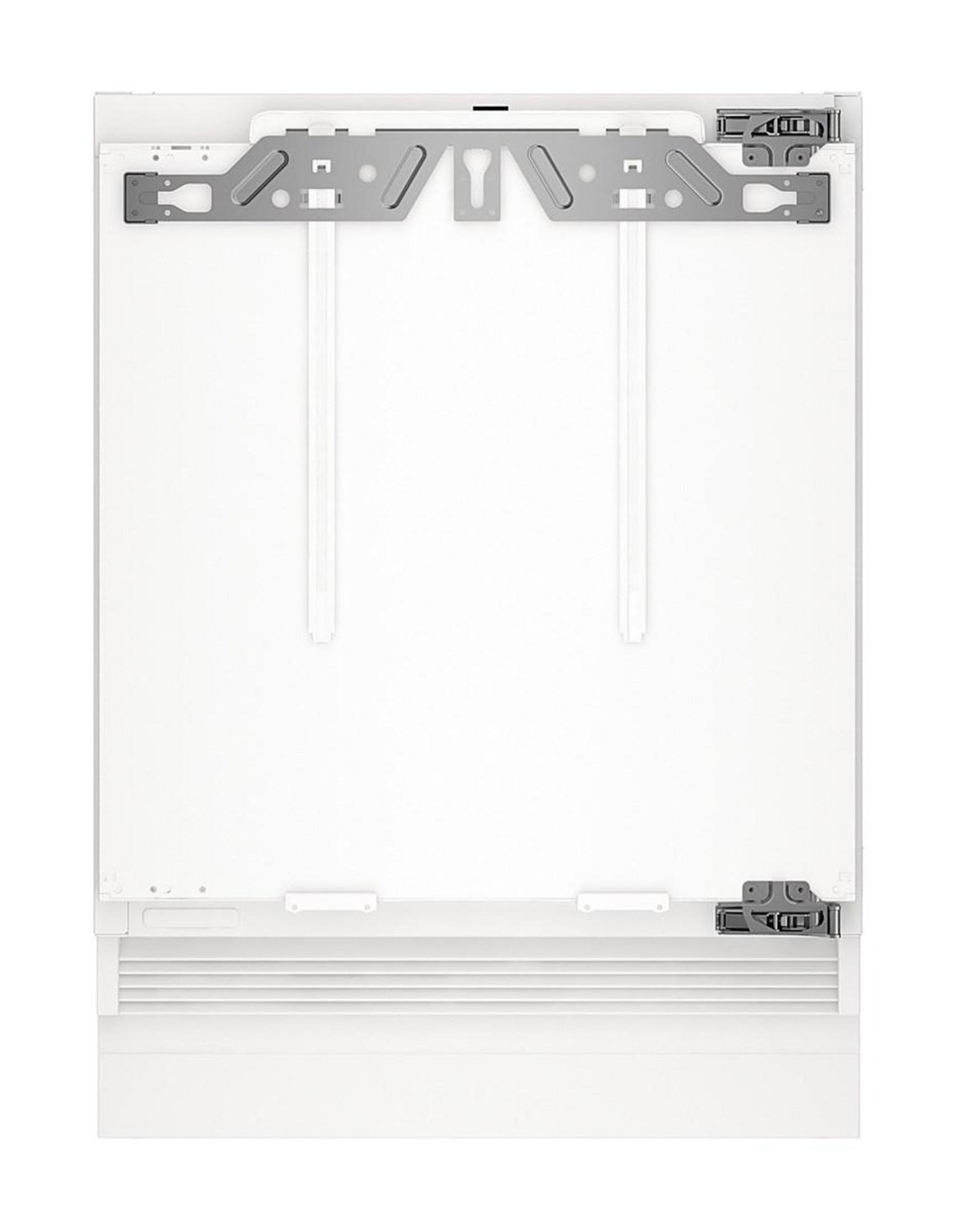 Frontale bianco di un elettrodomestico con ferramenta di montaggio argentata in alto.