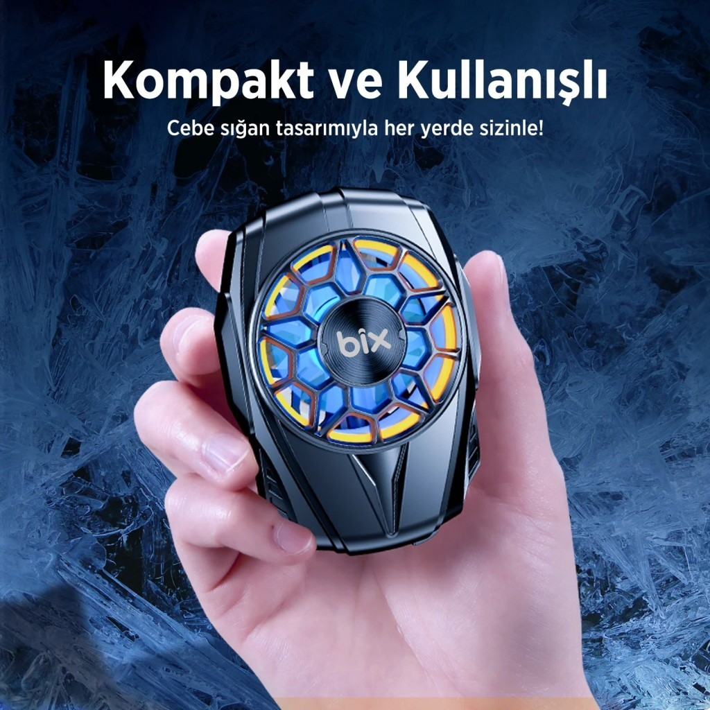 El, mavi ve sarı ışıklı siyah vantilatör tutuyor. Buzlu arka plan.