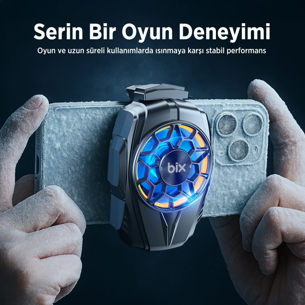 Mavi ve turuncu ışıklı siyah telefon soğutucu bir telefona takılıdır.