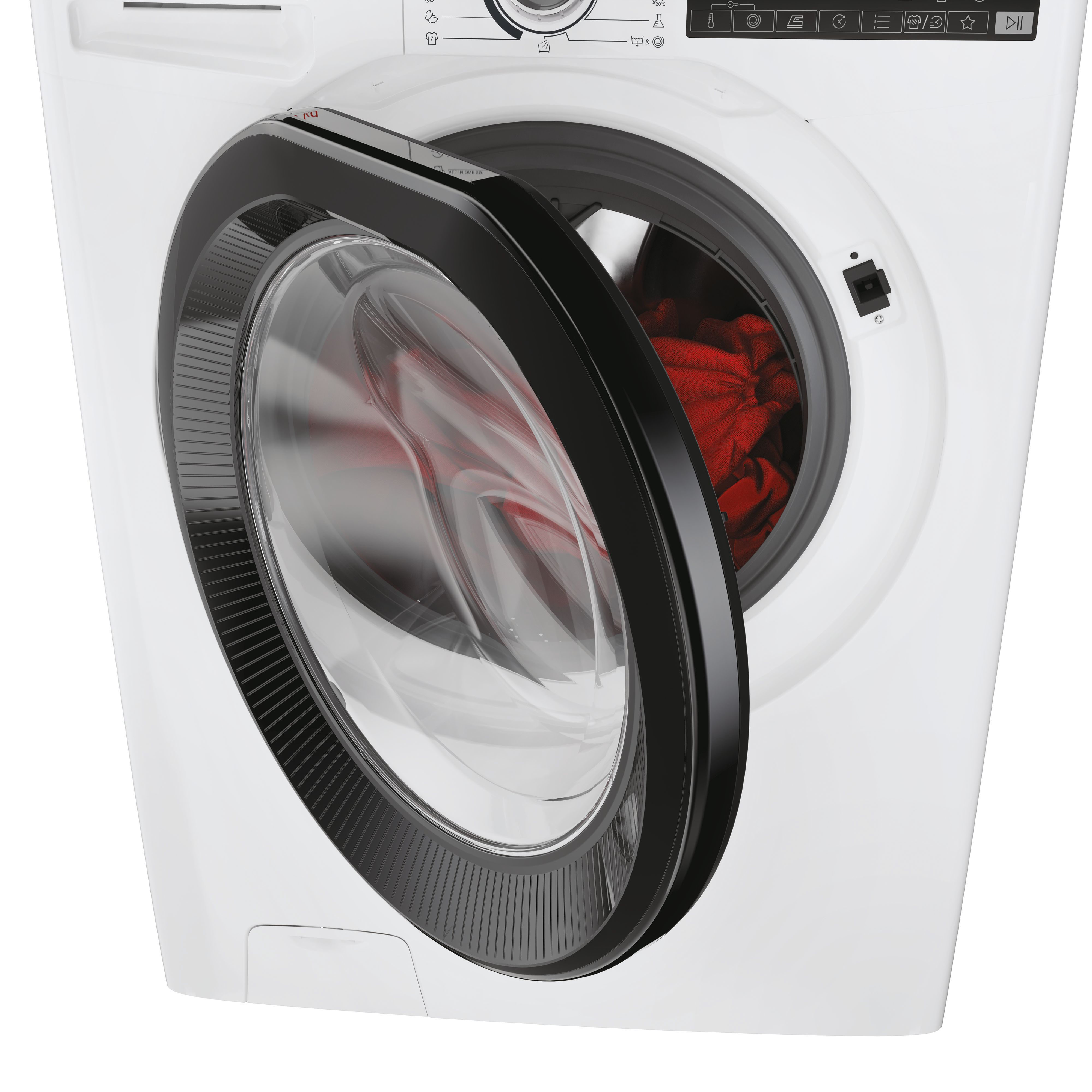 Weiße Waschmaschine mit geöffneter schwarzer Tür und roter Wäsche.