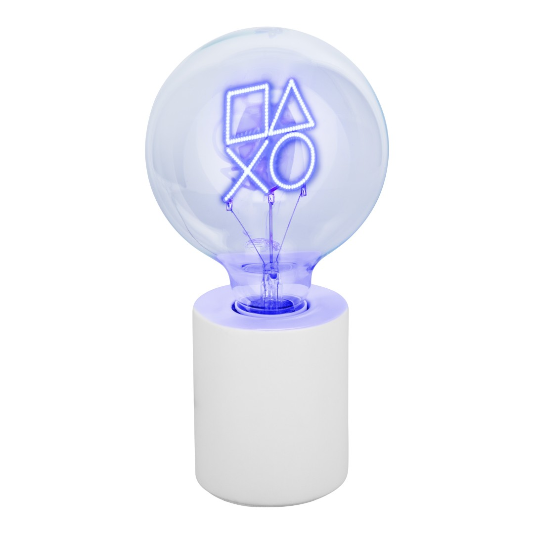 Przezroczysta żarówka z niebieskimi symbolami PlayStation neonowymi na białej podstawie.
