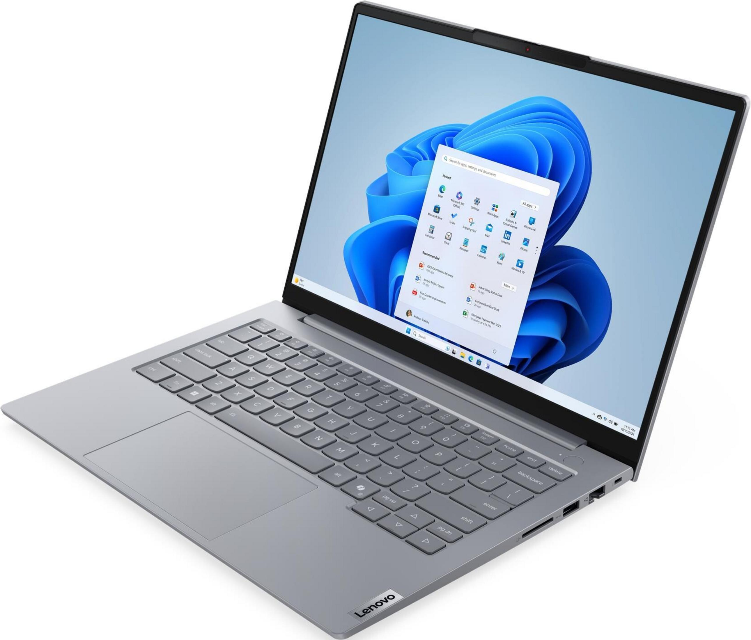 Ein silberner Lenovo Laptop mit Windows 11 auf dem Bildschirm.