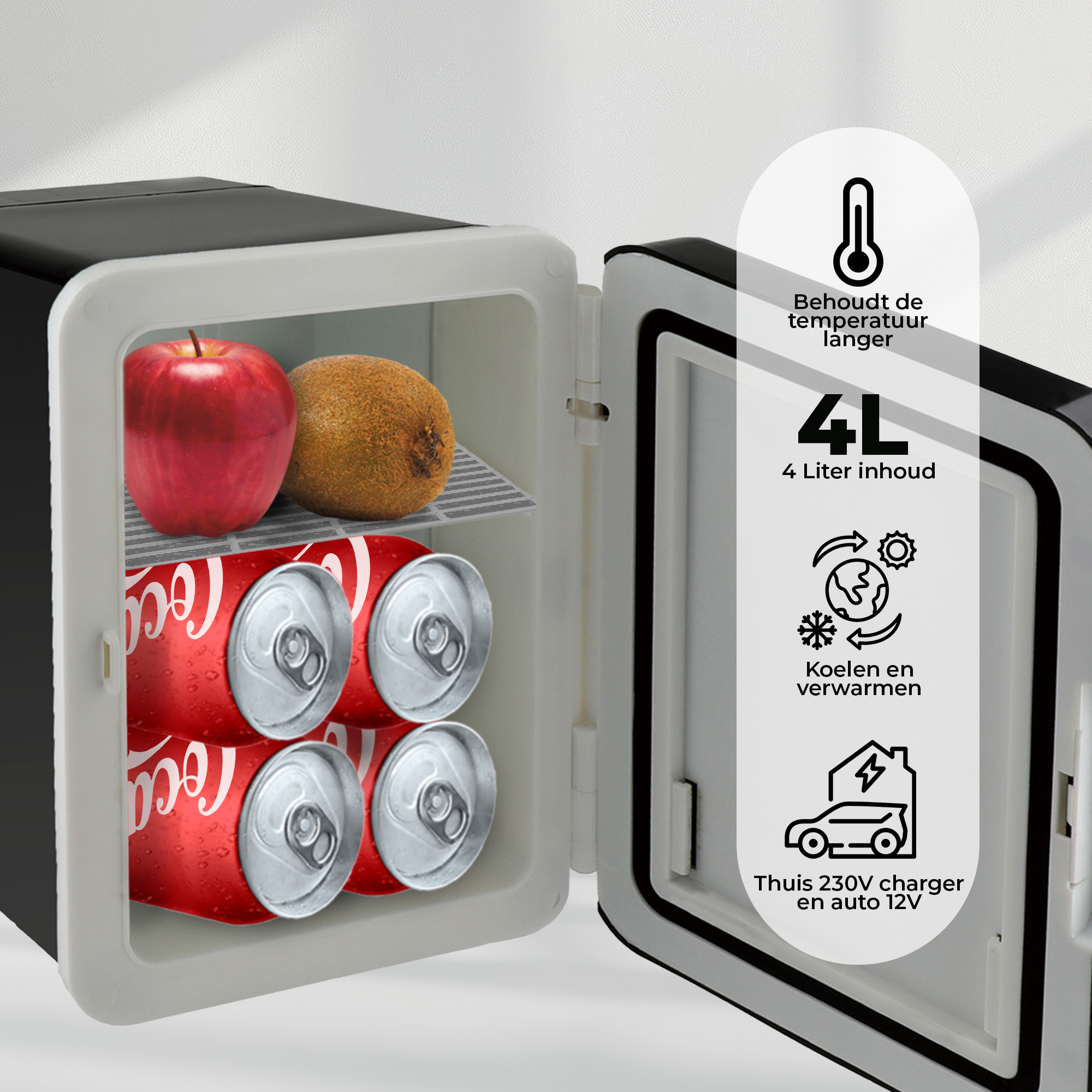 Un petit réfrigérateur noir avec une pomme rouge, un kiwi et quatre canettes Coca-Cola.