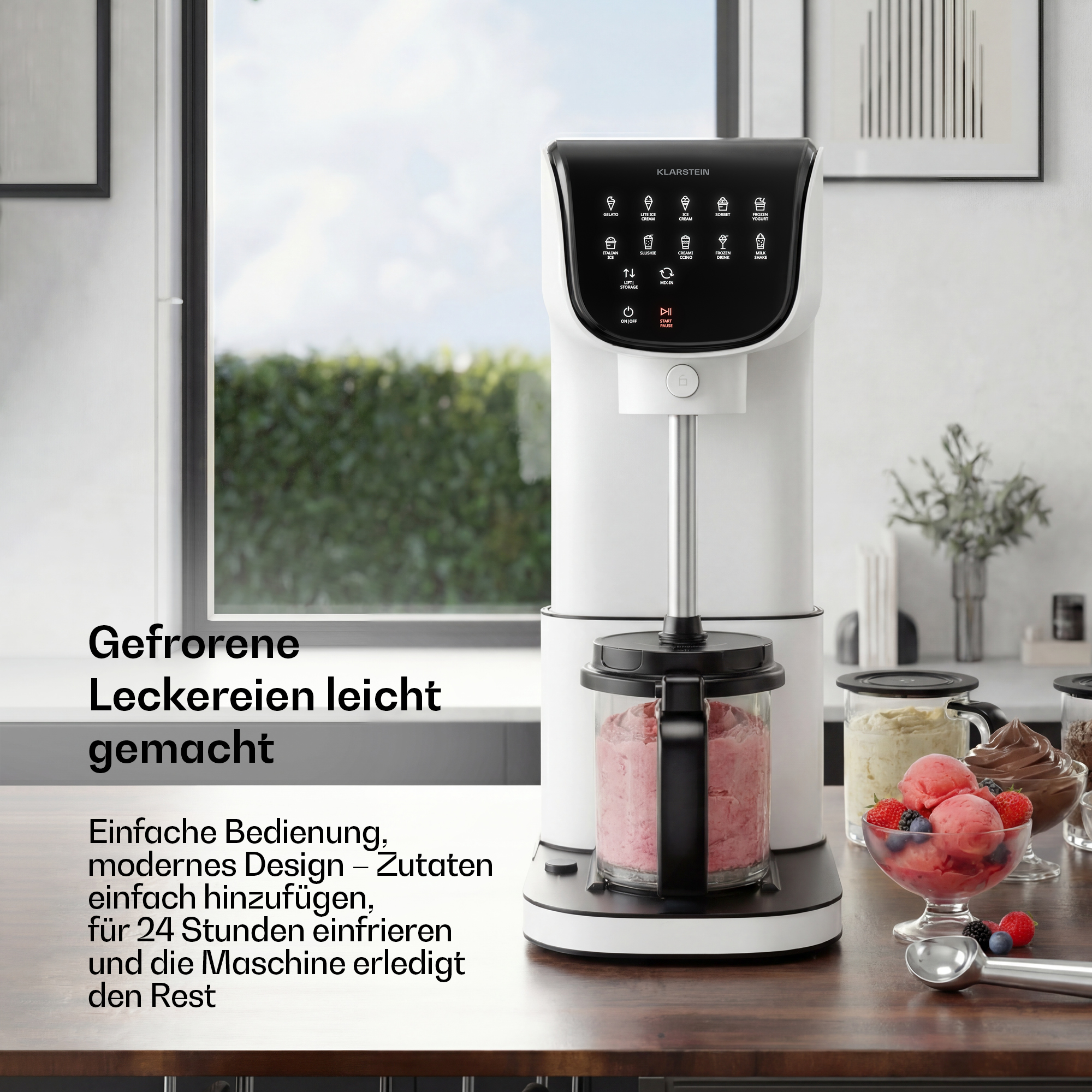 Weiße Eismaschine mit digitalem Display, gefrorenem Obst und Eiscreme.