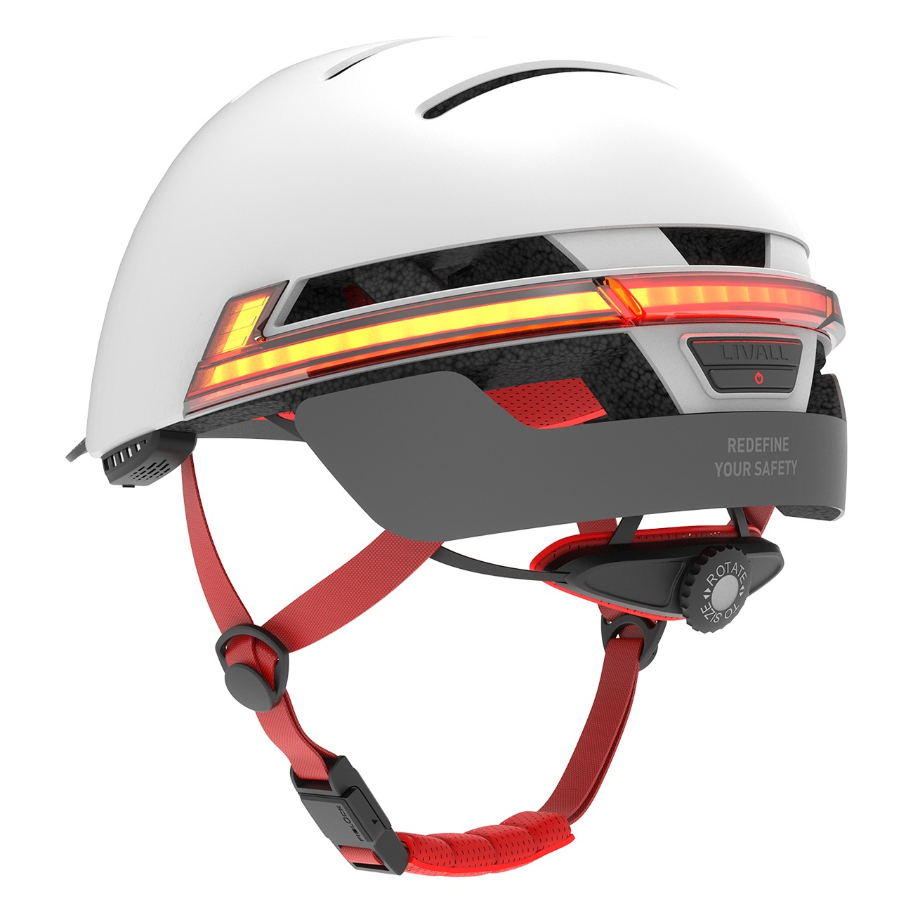 Weißer Helm mit roten Gurten und integriertem Rücklicht.