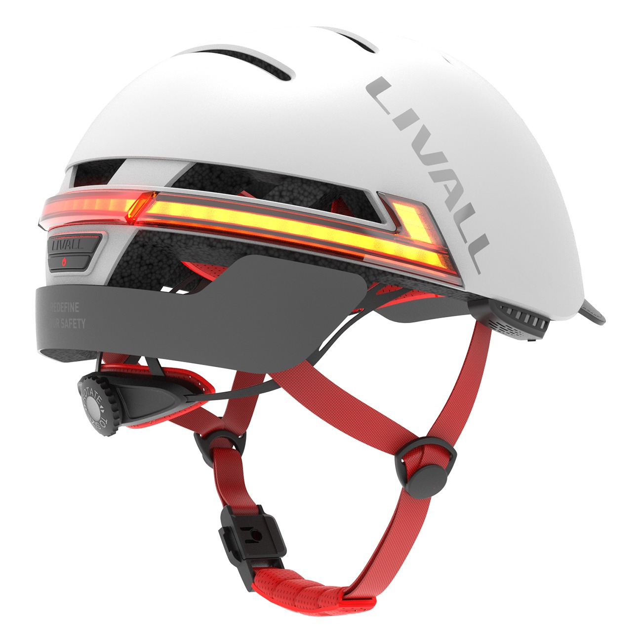 Ein weißer Fahrradhelm mit roten Gurten und integrierten gelben Lichtern hinten.