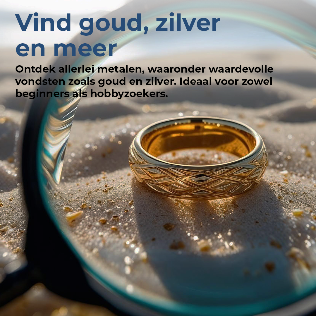 Een gouden ring ligt op een zanderige ondergrond, omringd door glinsterende deeltjes.