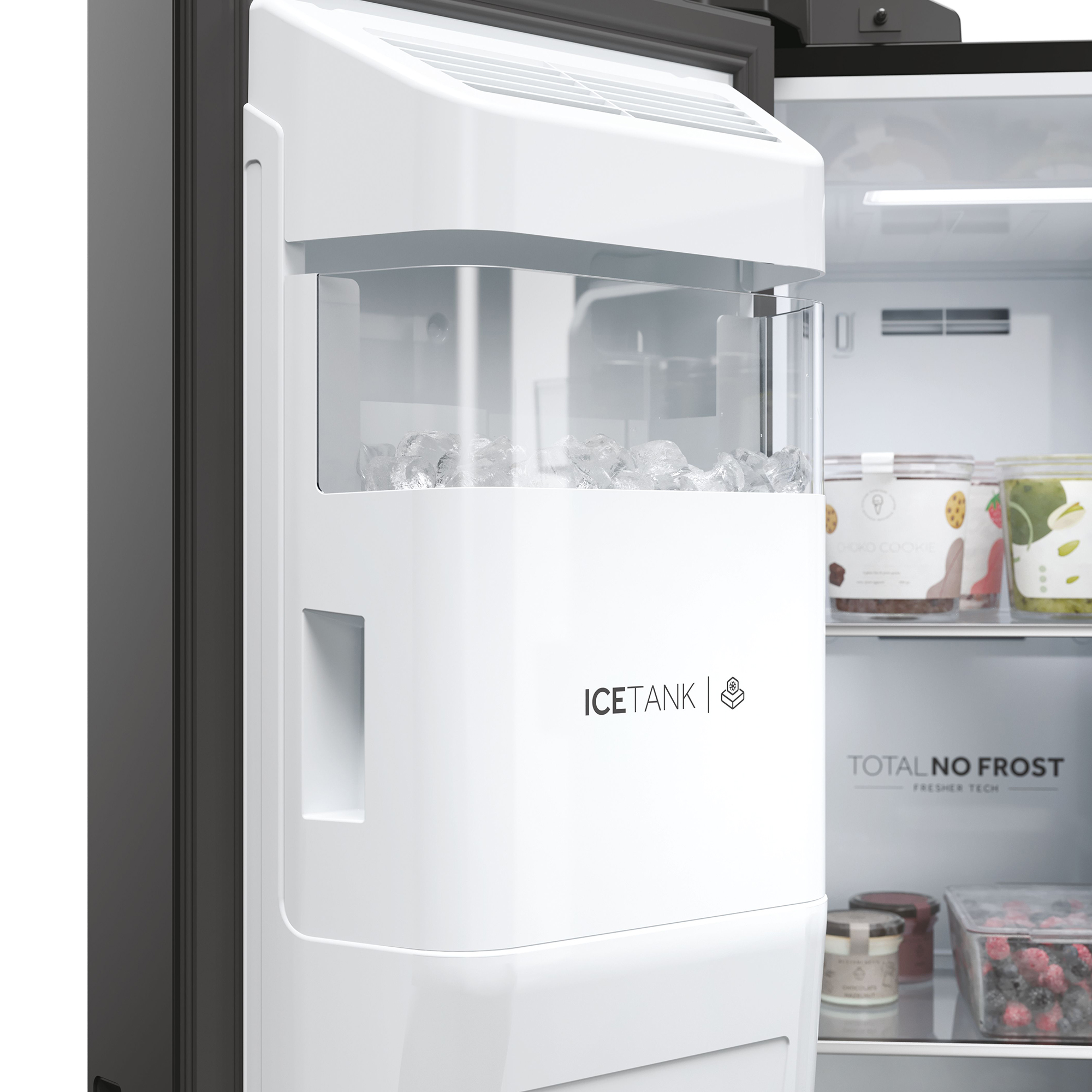Scomparto frigorifero con ghiaccio nell'ICE TANK e alimenti sullo sfondo.