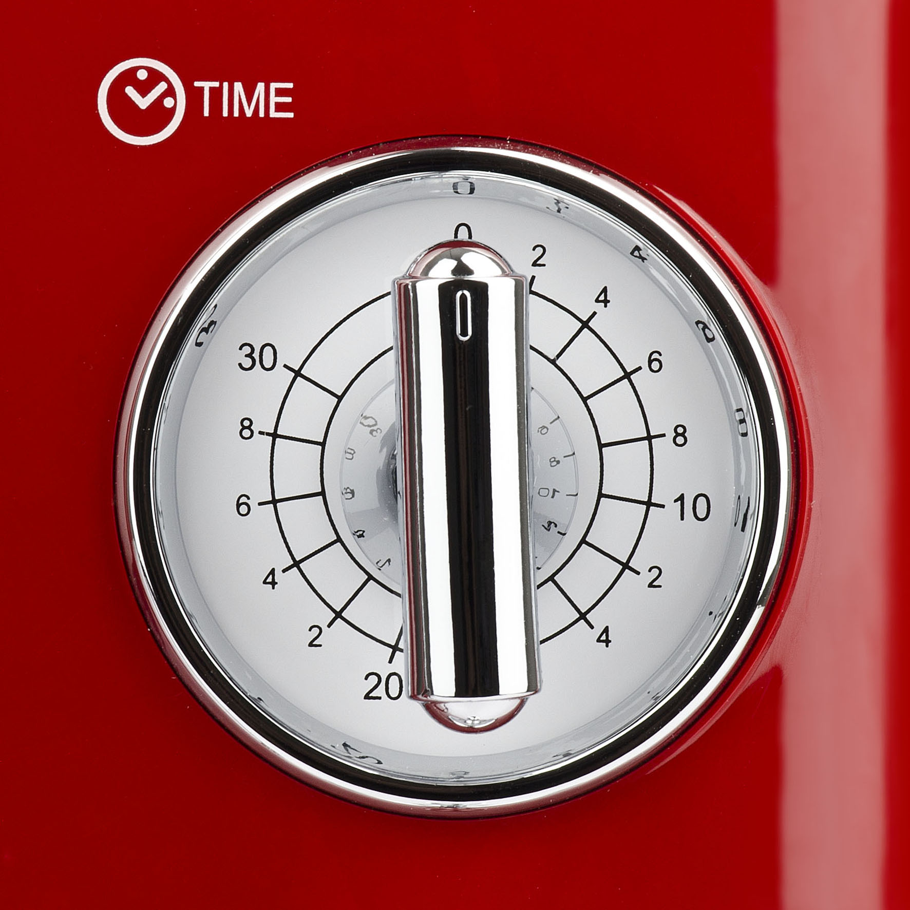 Czerwony timer ze skalą 0-30 i srebrną wskazówką. Logo "TIME" w lewym górnym rogu.