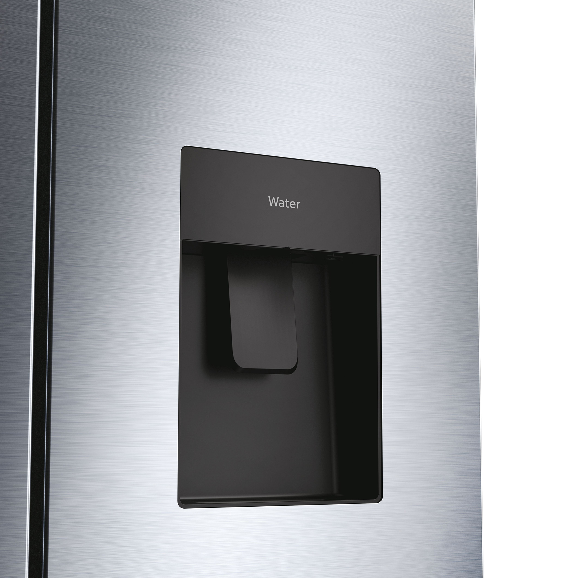 Dispenser acqua con leva nera su frigorifero argentato.