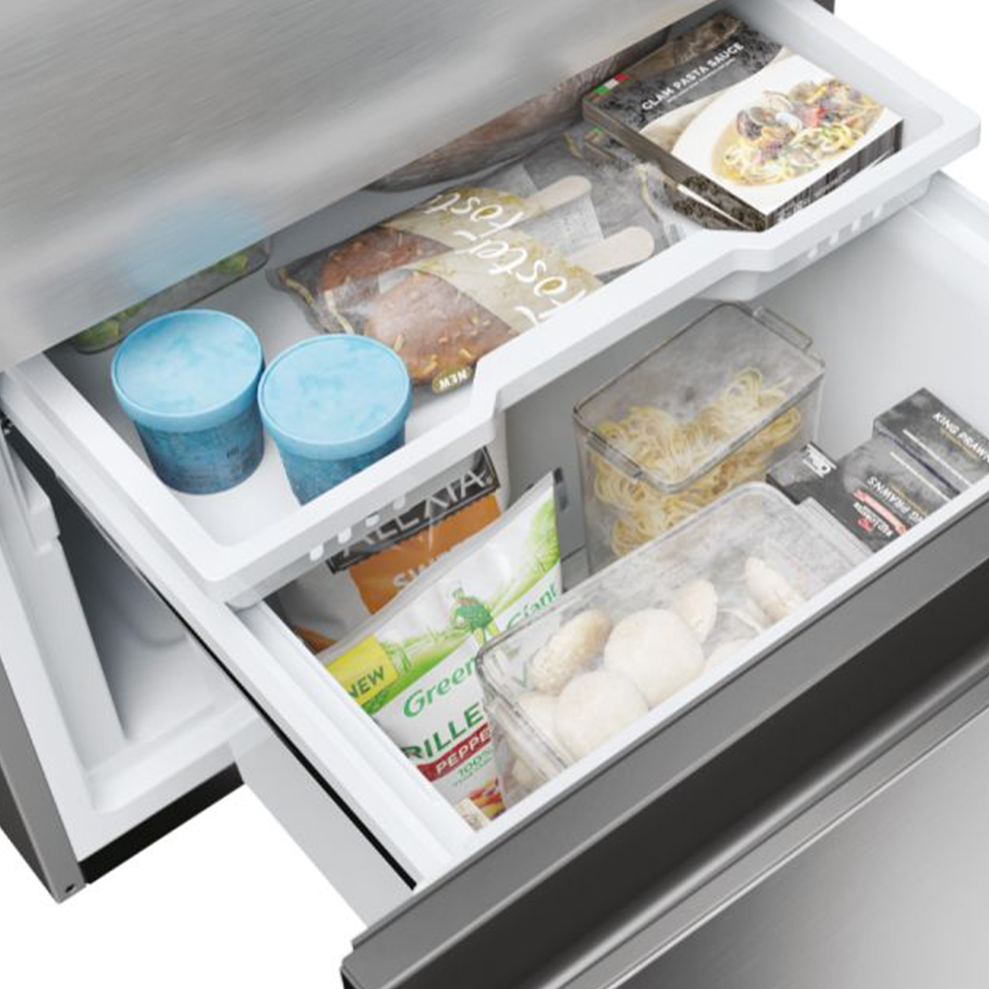 Gefrierschrank-Schublade mit gefrorenen Lebensmitteln, Eis und Nudeln.