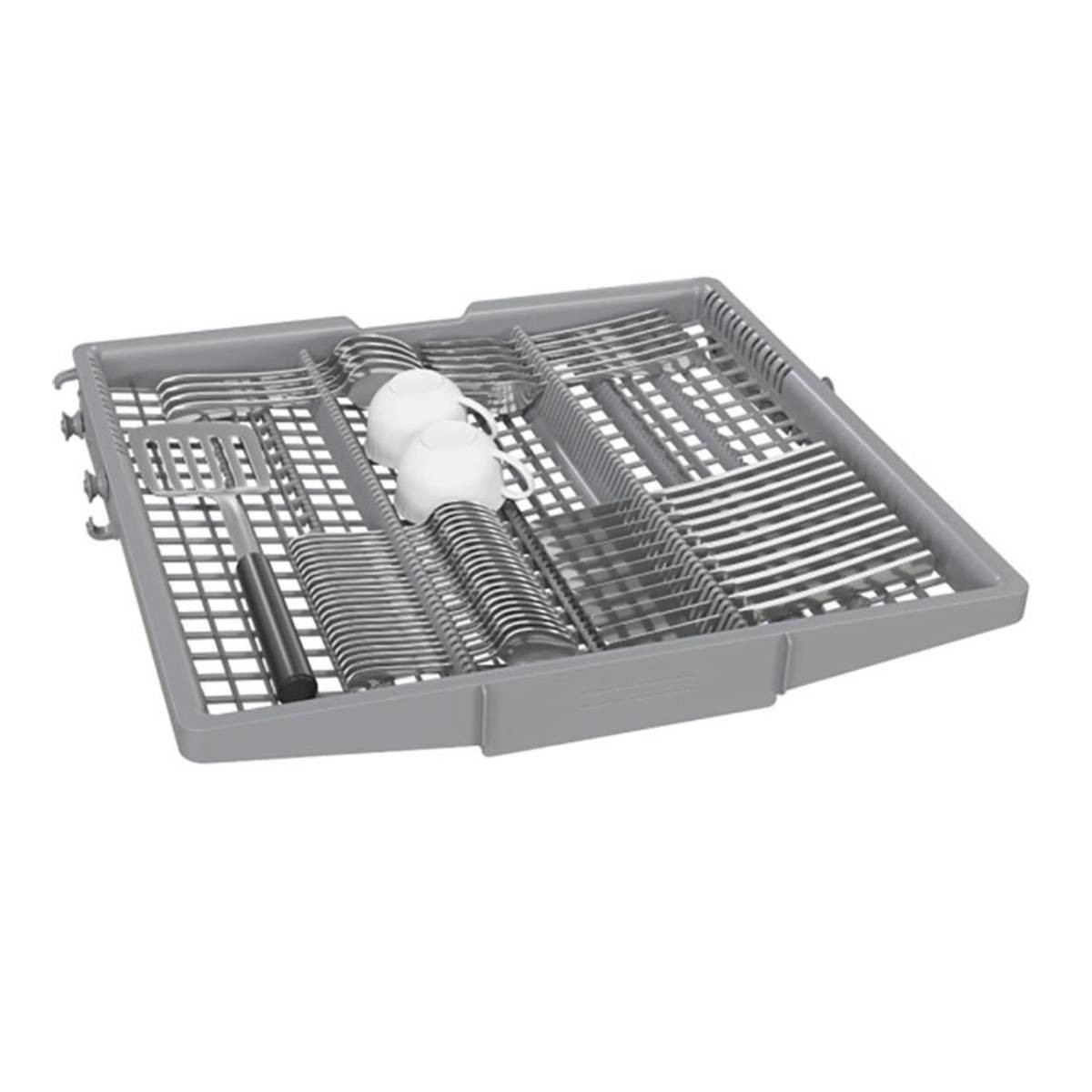 Cesta para lavavajillas con cucharas, tenedores, cuchillos, dos tazas y un cucharón.