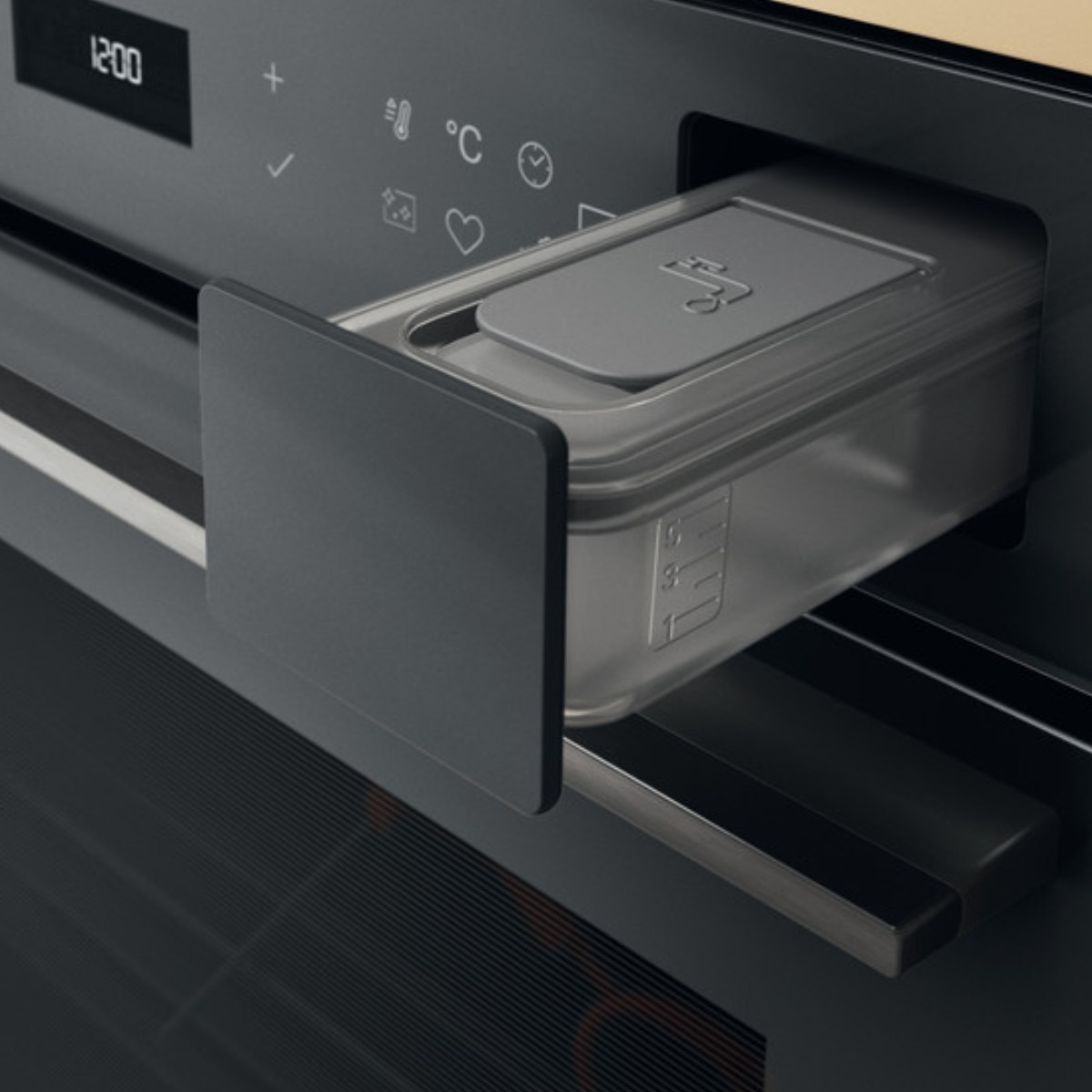 Uittrekbare lade met een compartiment op een modern bedieningspaneel van een oven.