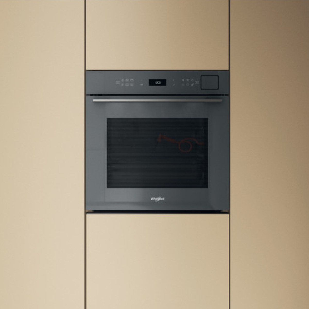 Moderne donkergrijze inbouwoven met digitaal display, omringd door lichtbeige kastfronten.