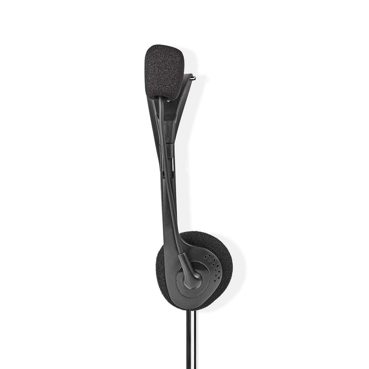 Een zwarte headset met microfoon op witte achtergrond.