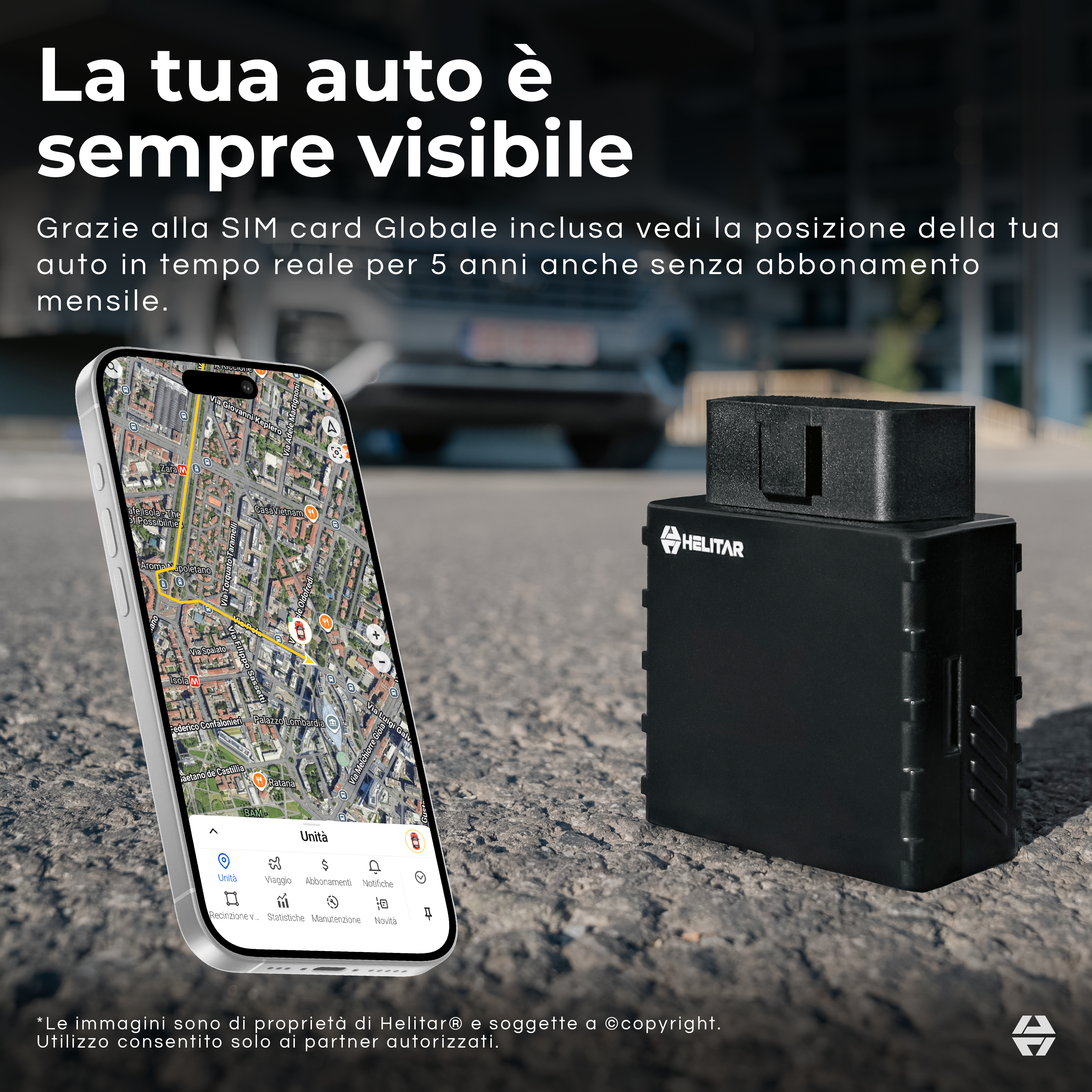 Un localizzatore GPS nero e uno smartphone con mappa giacciono sull'asfalto.