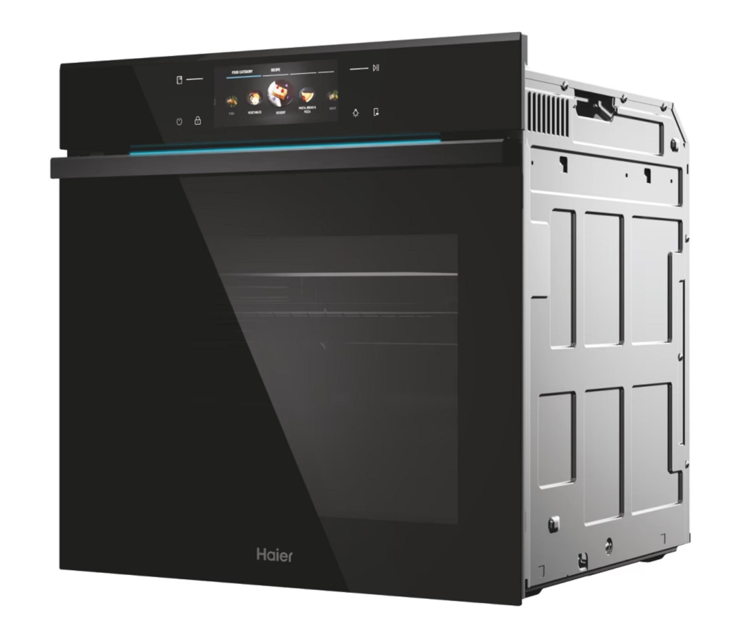 Un forno da incasso nero con display touch screen e cassa argentata.