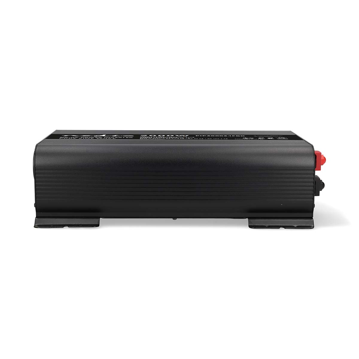 Zwarte omvormer met ventilatiesleuven en rode connector.