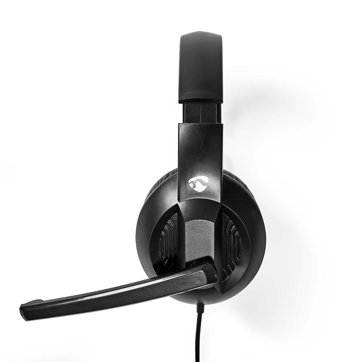 Cuffie da gaming nere con microfono su sfondo bianco.