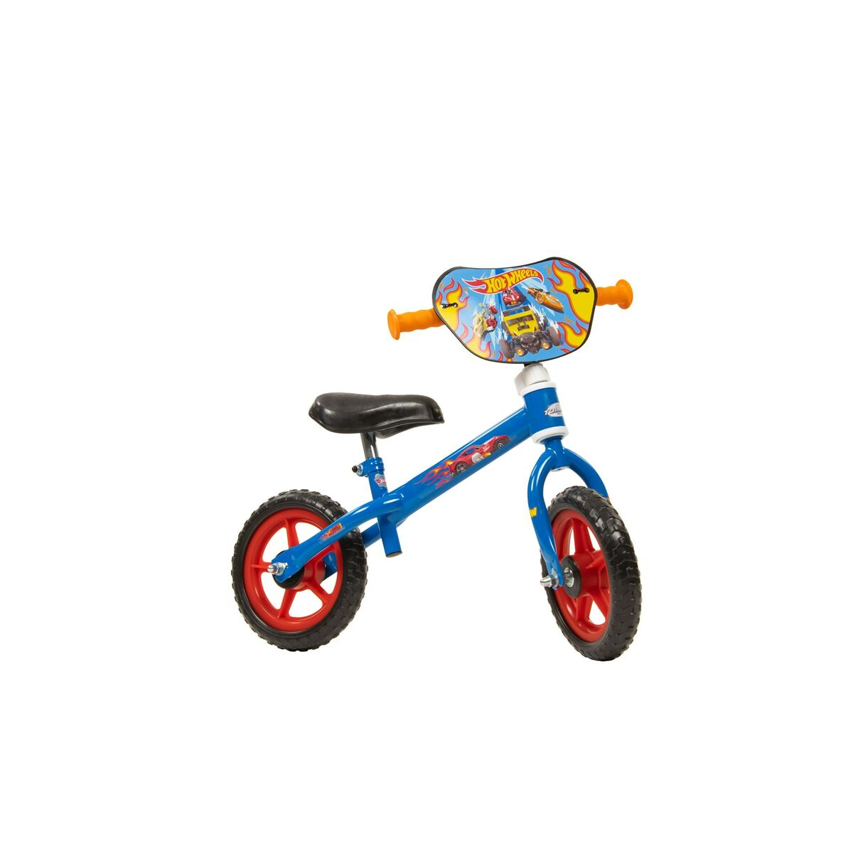 Niebieski rowerek biegowy z naklejkami Hot Wheels, czarnym siodełkiem i czerwonymi obręczami.