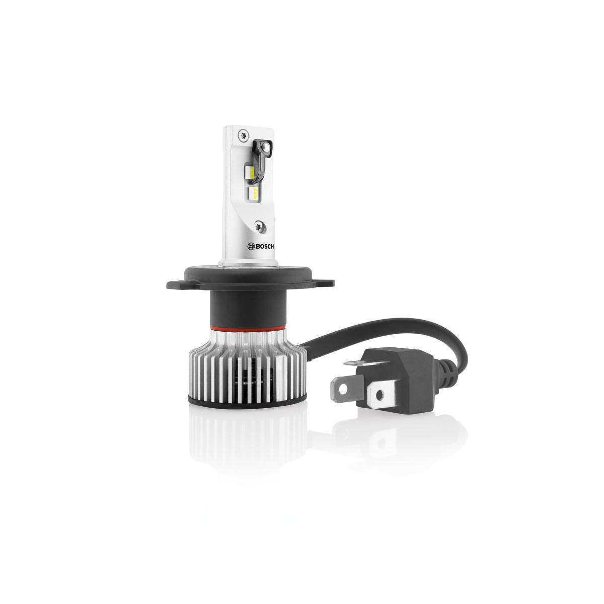 Bosch LED-Scheinwerferbirne mit silbernem Kühlkörper und schwarzem Kabel mit Stecker.
