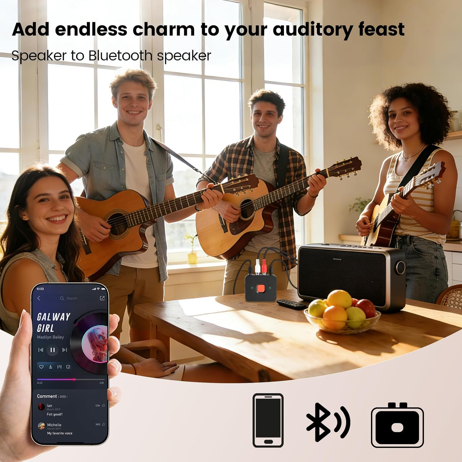 Vier junge Leute spielen Gitarre, ein Handy zeigt Musik, ein Bluetooth-Adapter und Lautsprecher sind auf dem Tisch.