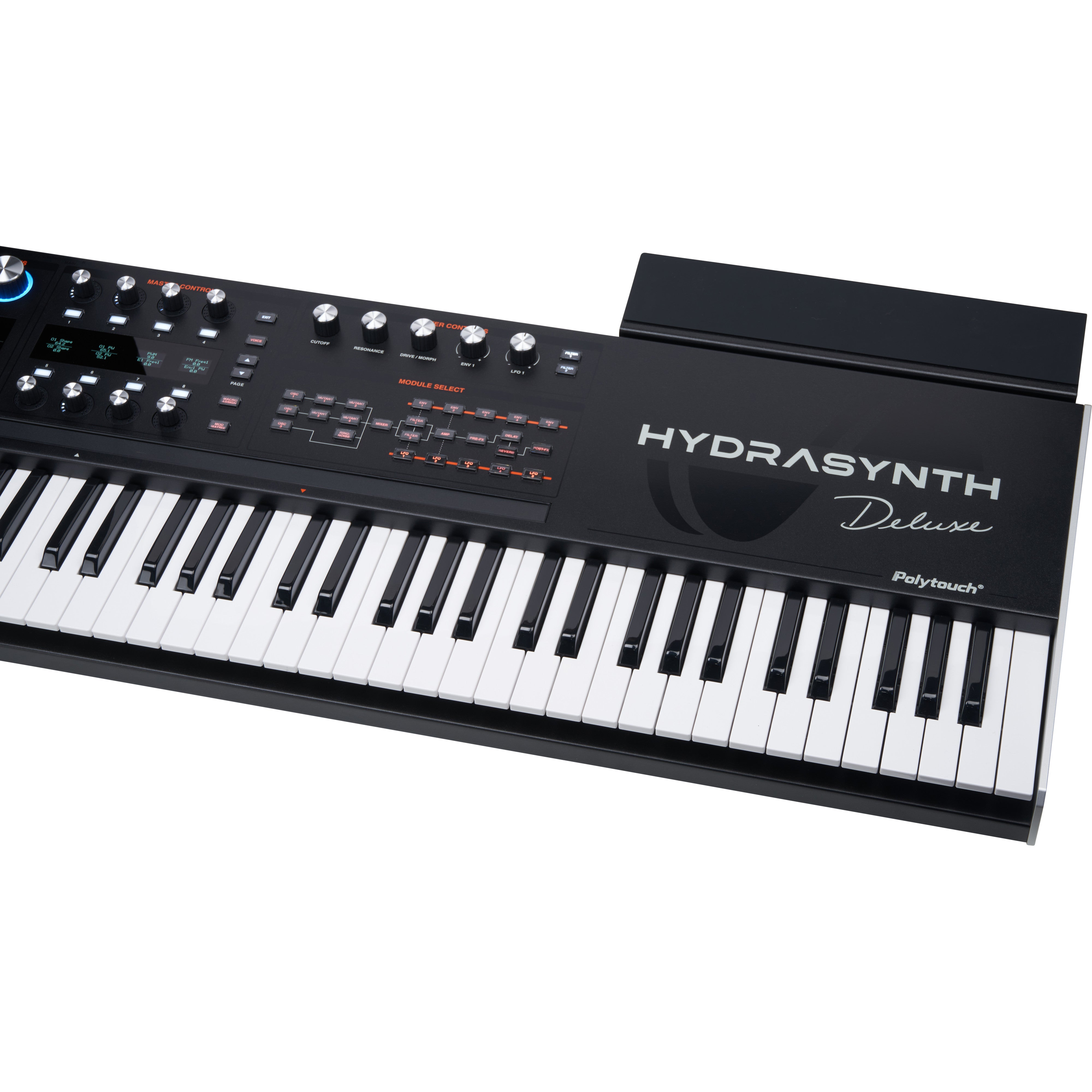Un clavier synthétiseur noir avec des étiquettes et des boutons.