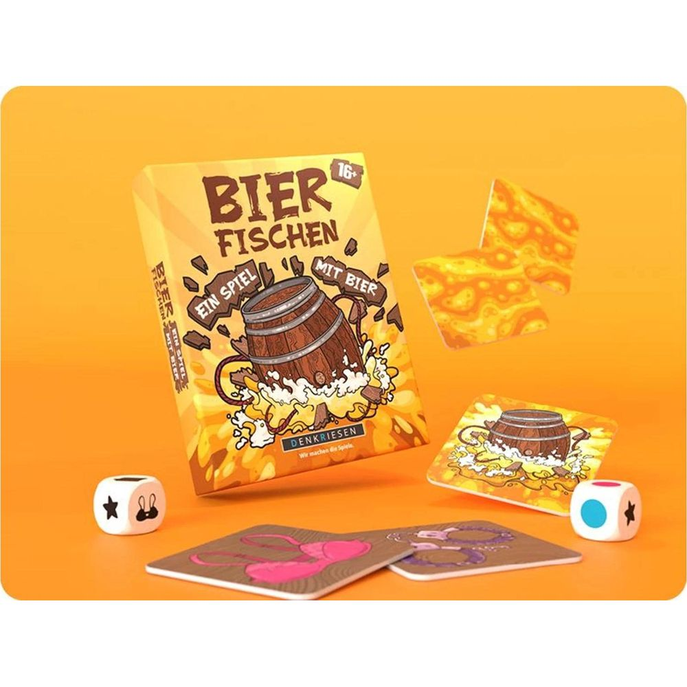 Brettspiel "Bier Fischen" mit Fass, Würfeln und Spielkarten auf orangefarbenem Hintergrund.