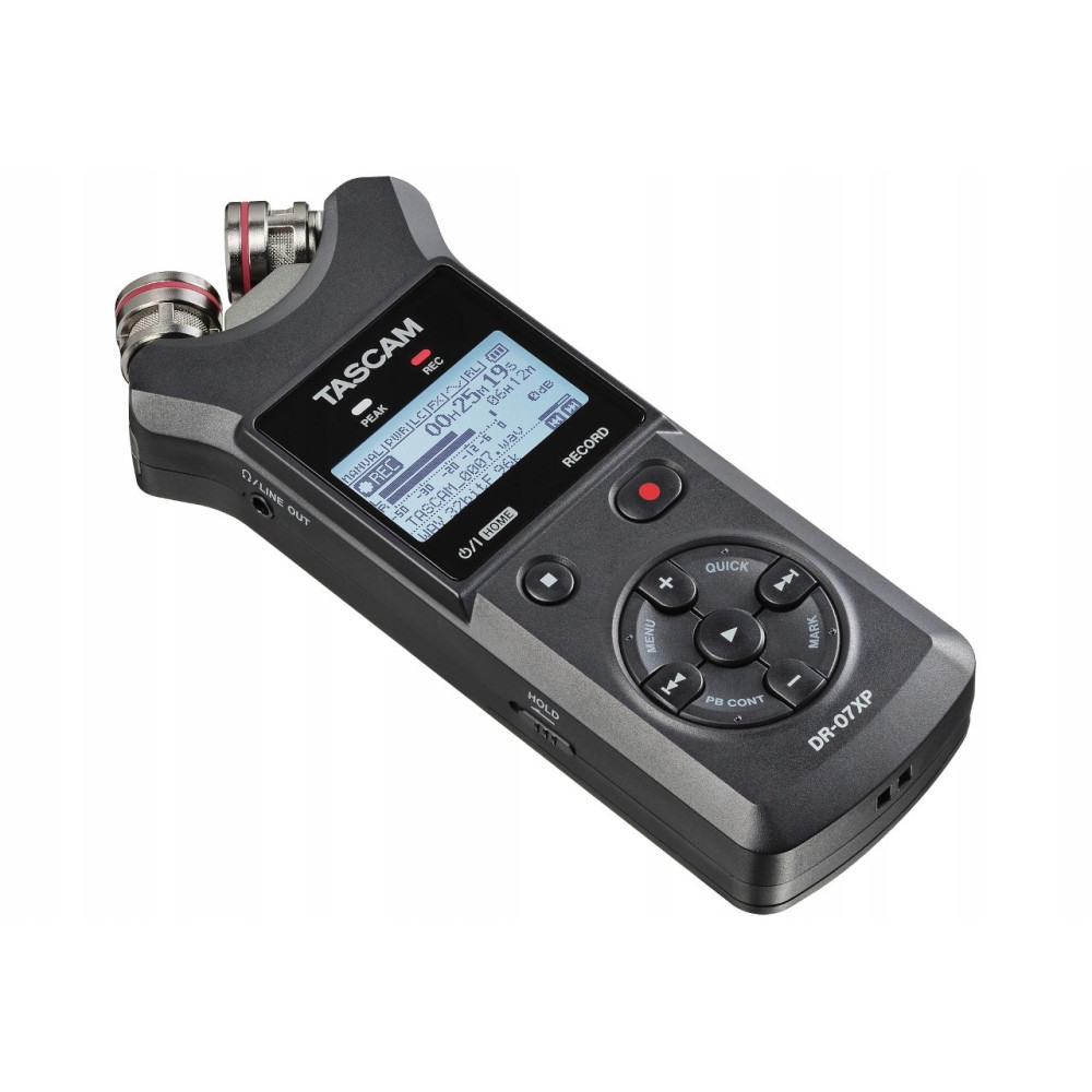 Przenośny rejestrator audio Tascam DR-07XP z ekranem LCD, przyciskami i mikrofonami.
