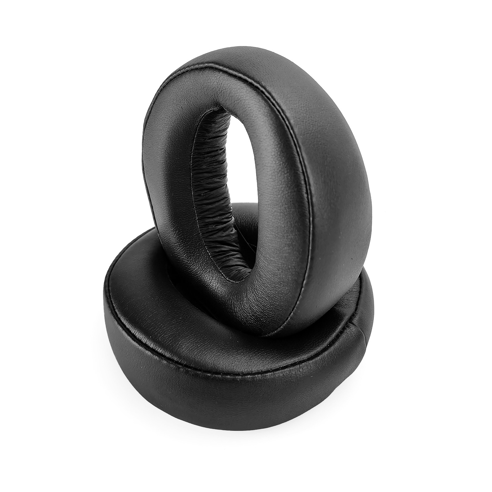 Coussinets d'oreille noirs en cuir pour casque, se chevauchant sur fond blanc.