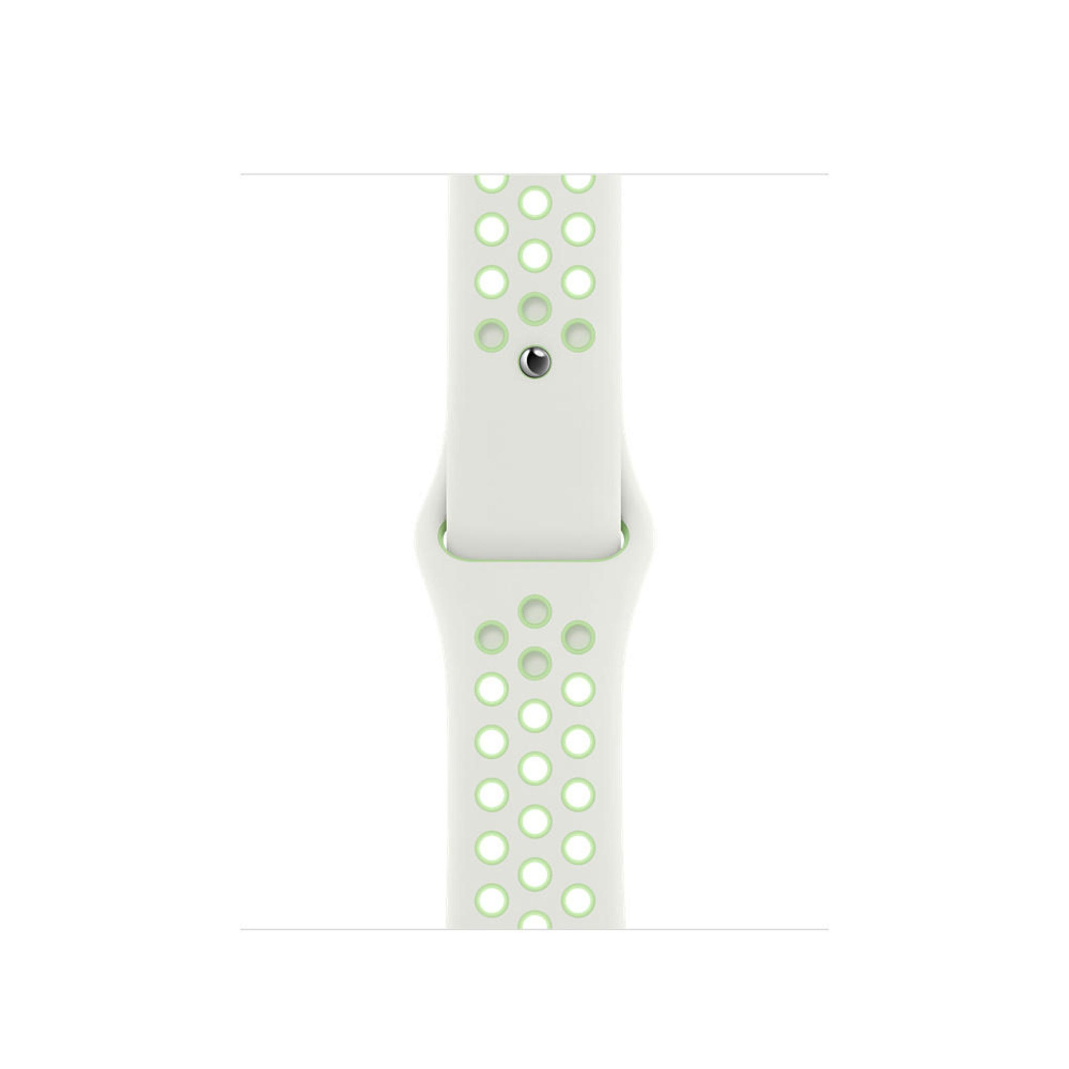 Een witte horlogeband met lichtgroene geperforeerde cirkels en een zilveren sluiting.