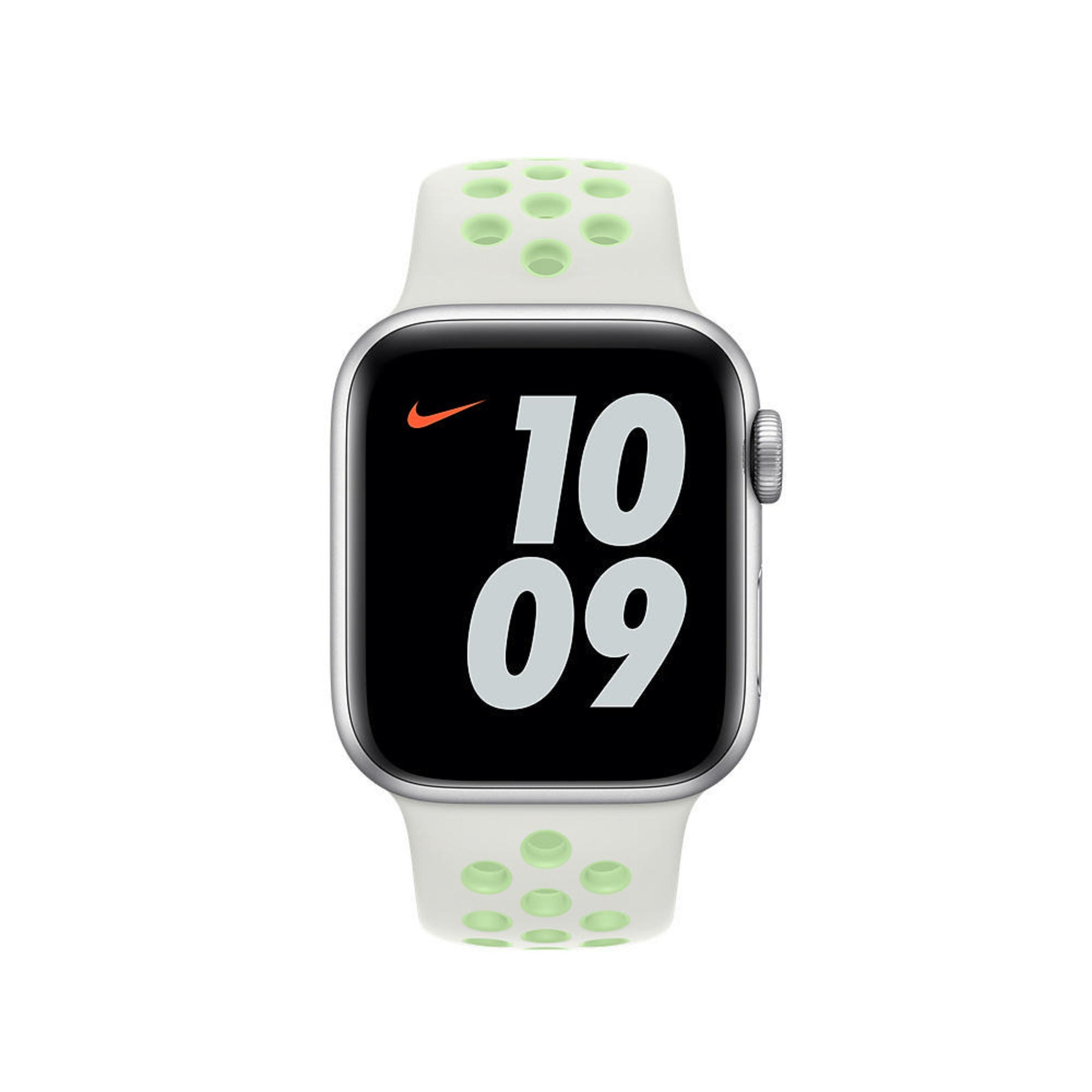 Zilverkleurig smartwatch met wit bandje met lichtgroene ventilatiegaten.